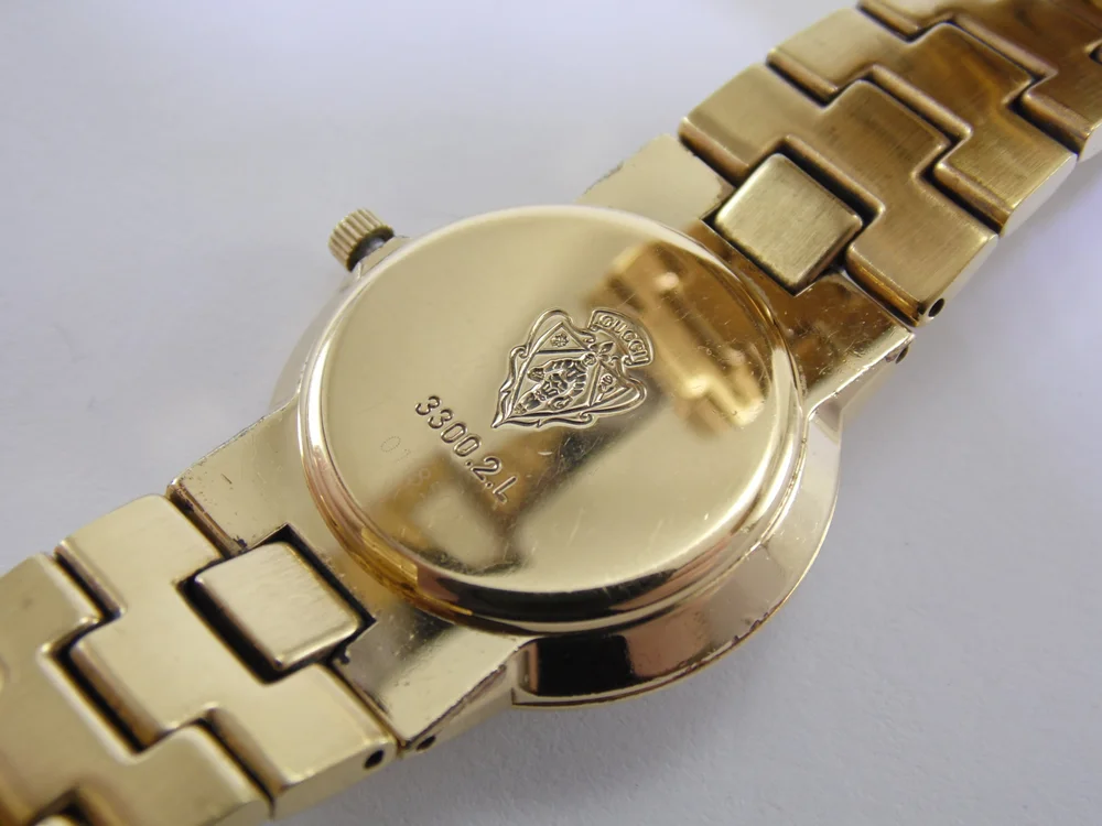 Vintage Authentic Gucci 3300.2.L Womens Black & Gold Swiss  display picture 2