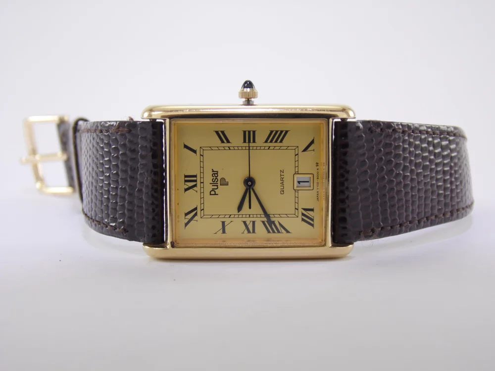 Montre Vintage PULSAR Quartz - Boîtier Doré, Bracelet Cuir Noir, Classique Et élégante
