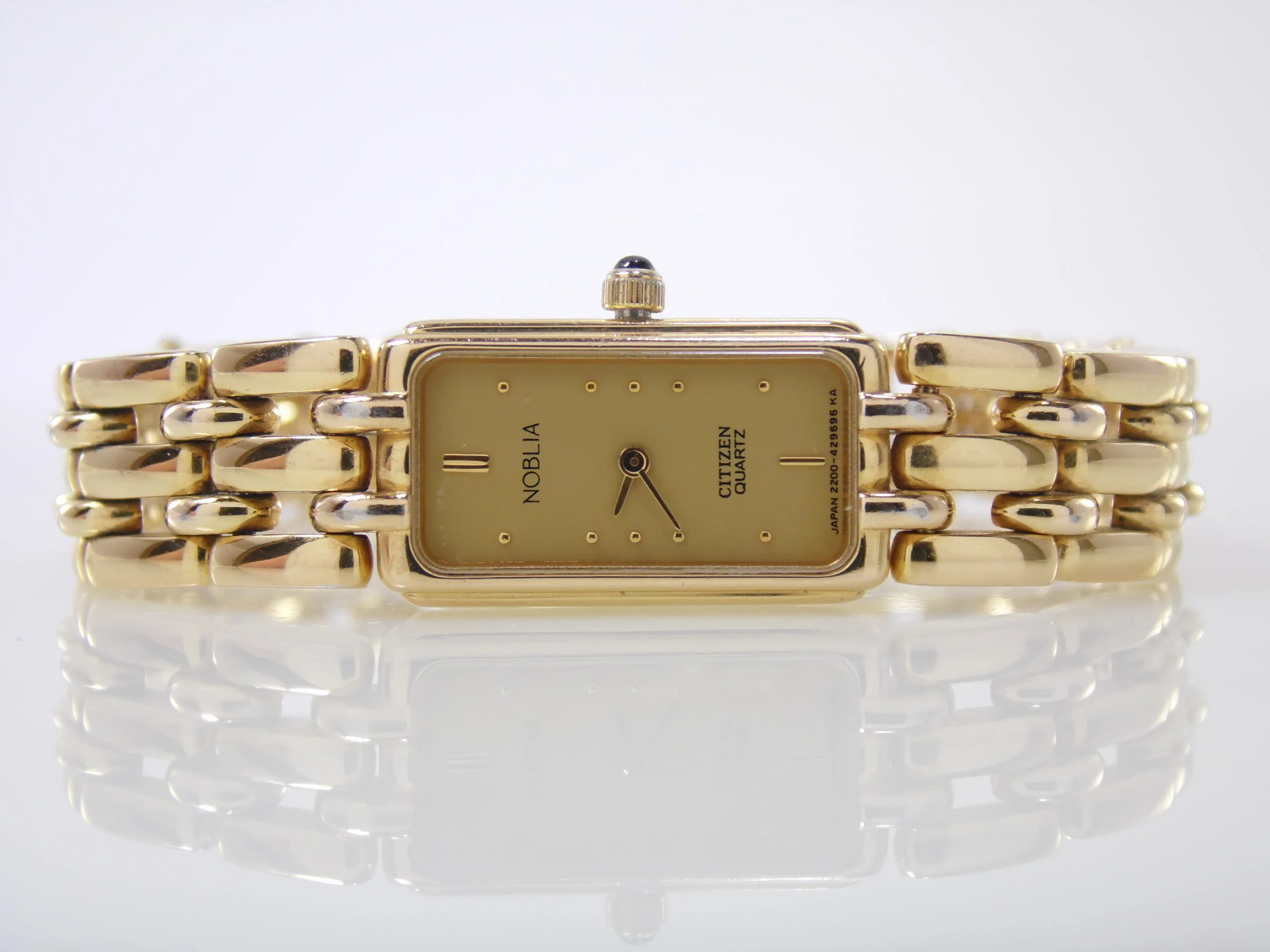 Extremely Rare Vintage Citizen Noblia Gold Womens Petite Luxury Designer Quartz Watch 