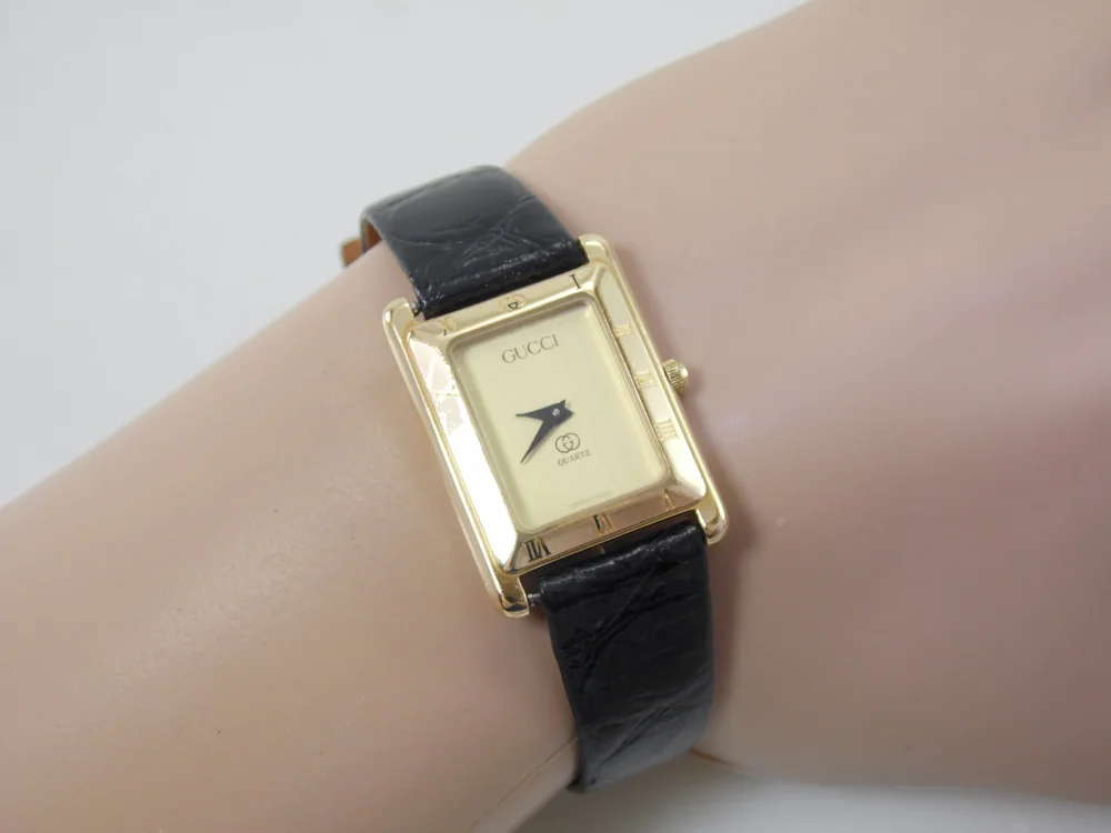Rare Style Vintage Authentic Gucci 4200L Gold Womens Ladies