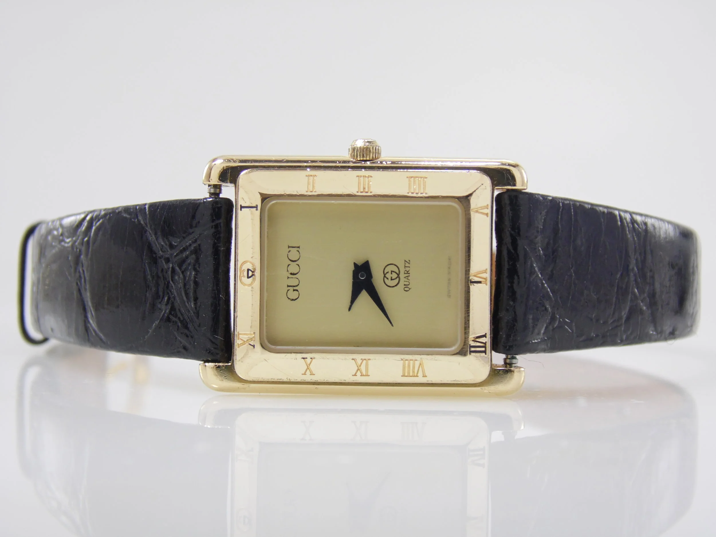 Rare Style Vintage Authentic Gucci 4200L Gold Womens Ladies Rectangular Tank Swiss Quartz Watch ETA 978.002 (Read Description)
