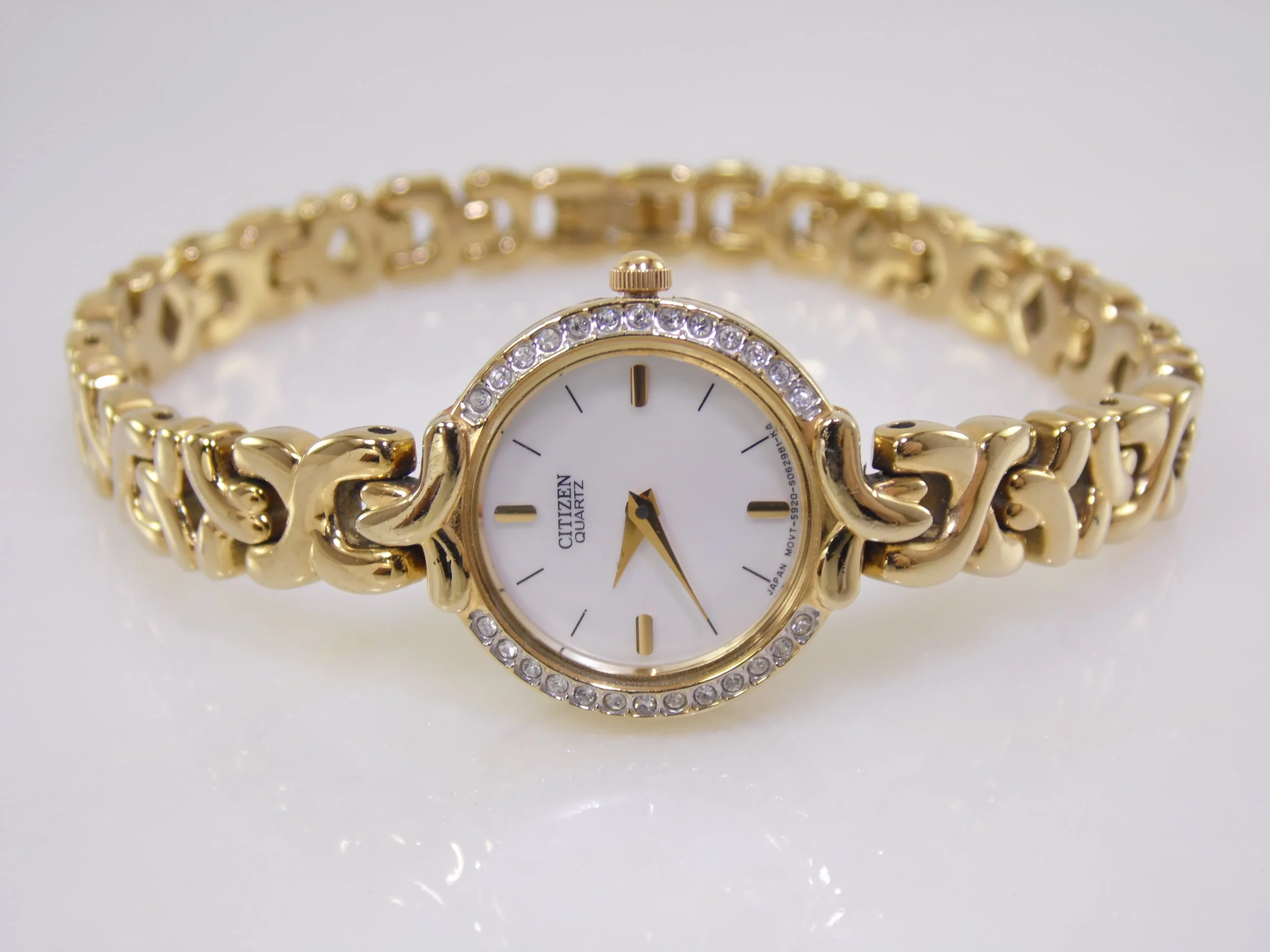 Elegant Vintage Womens Citizen Mother of Pearl Dial Simulated Diamond Bezel Gold Quartz Watch 5920E