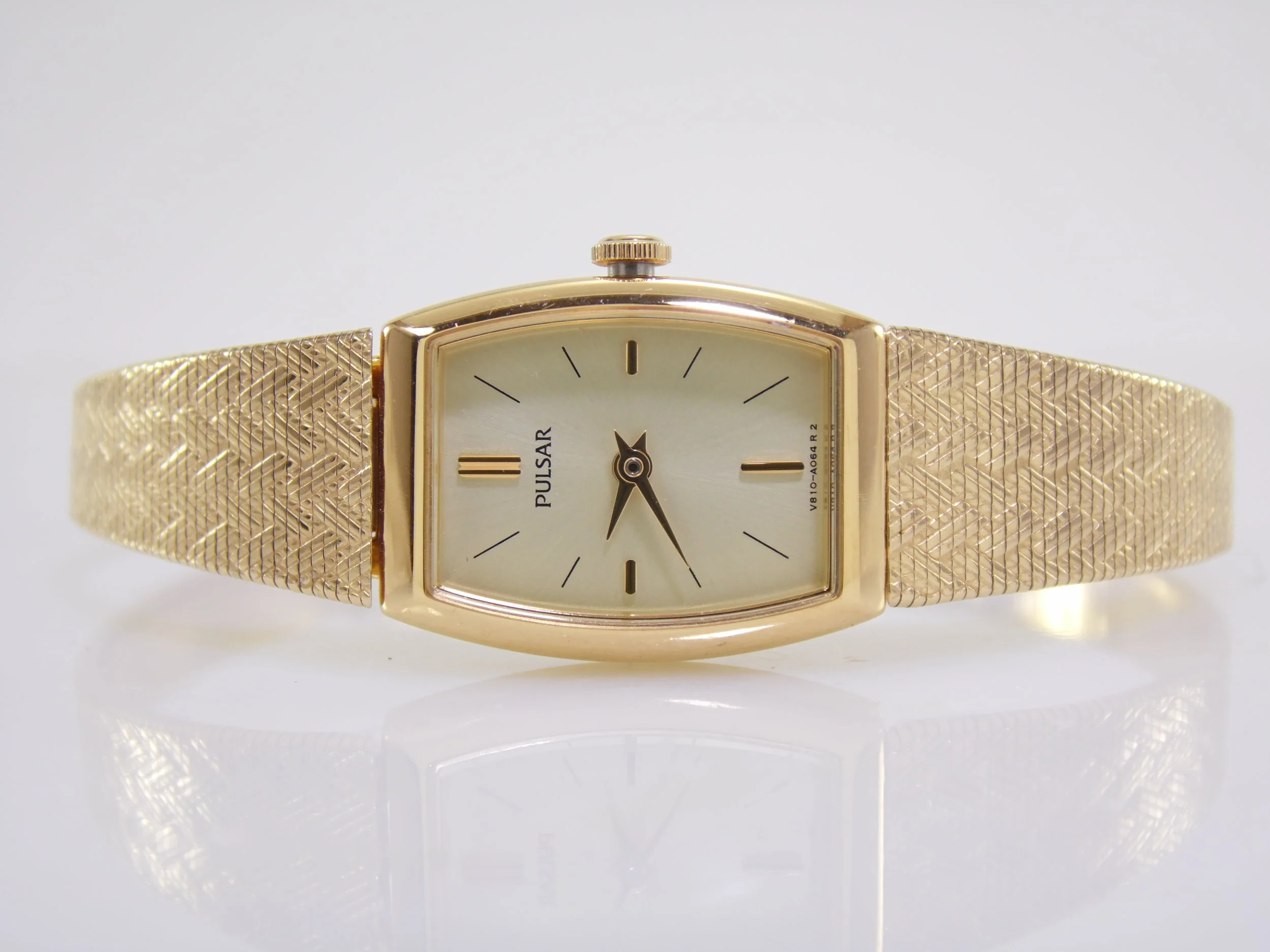 Vintage Seiko Pulsar Womens Ladies Gold Slim Petite Quartz Watch 