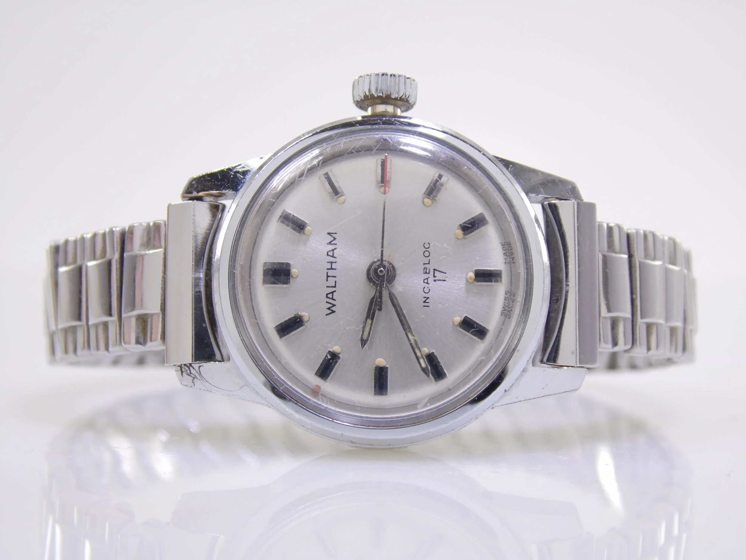 Vintage Womens Waltham 17 Jewels Mechanical Windup Swiss Watch 