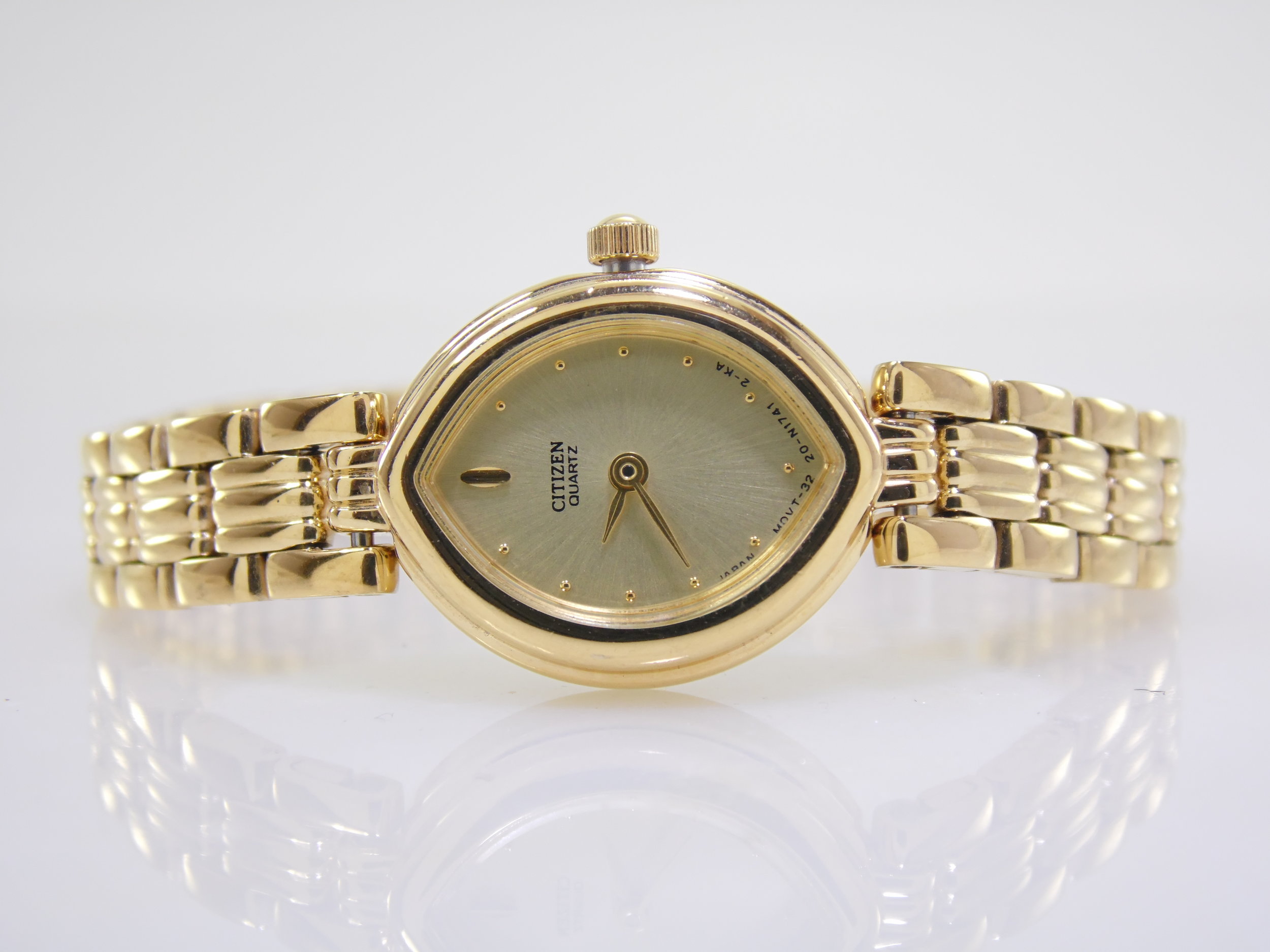 Vintage Citizen Womens Ladies Gold Slim Petite Quartz Watch 3220A