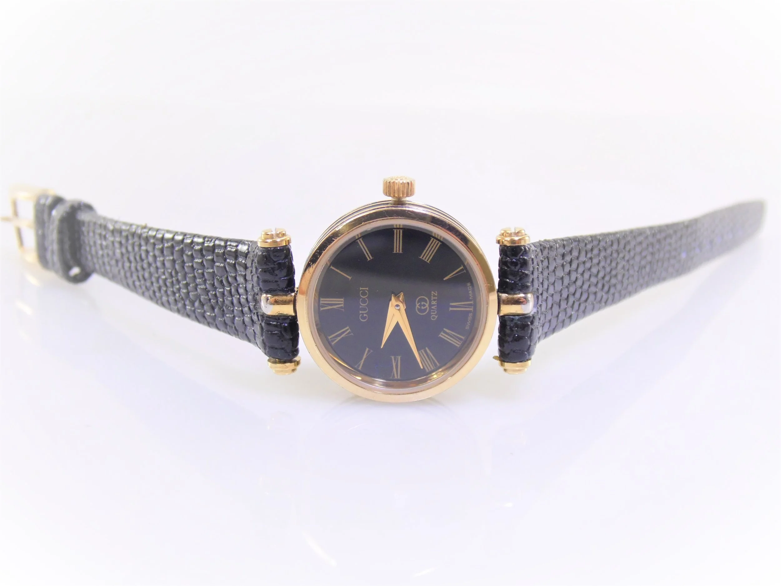Vintage Womens Black & Gold Roman Numeral Authentic Gucci Stack Luxury Designer Swiss Quartz Watch ETA 561.001 Stk#4A 