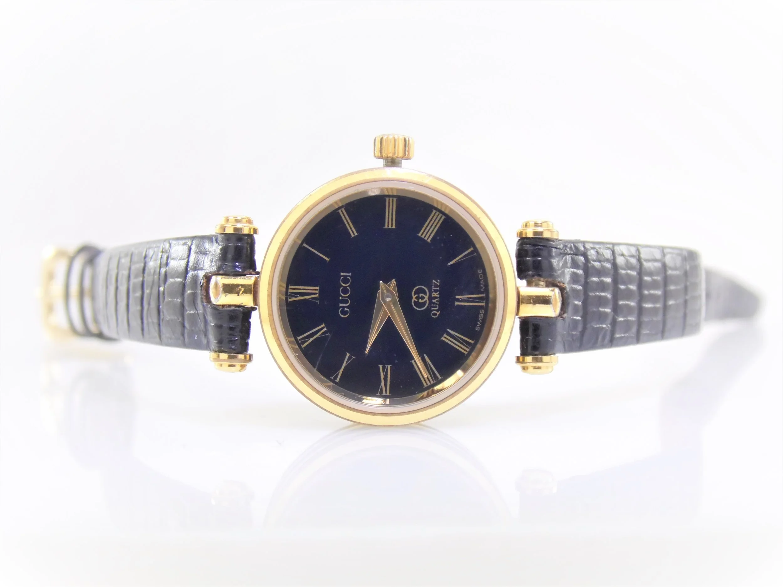 Vintage Womens Black & Gold Roman Numeral Authentic Gucci Stack Luxury Designer Swiss Quartz Watch ETA 561.001 Stk#4B