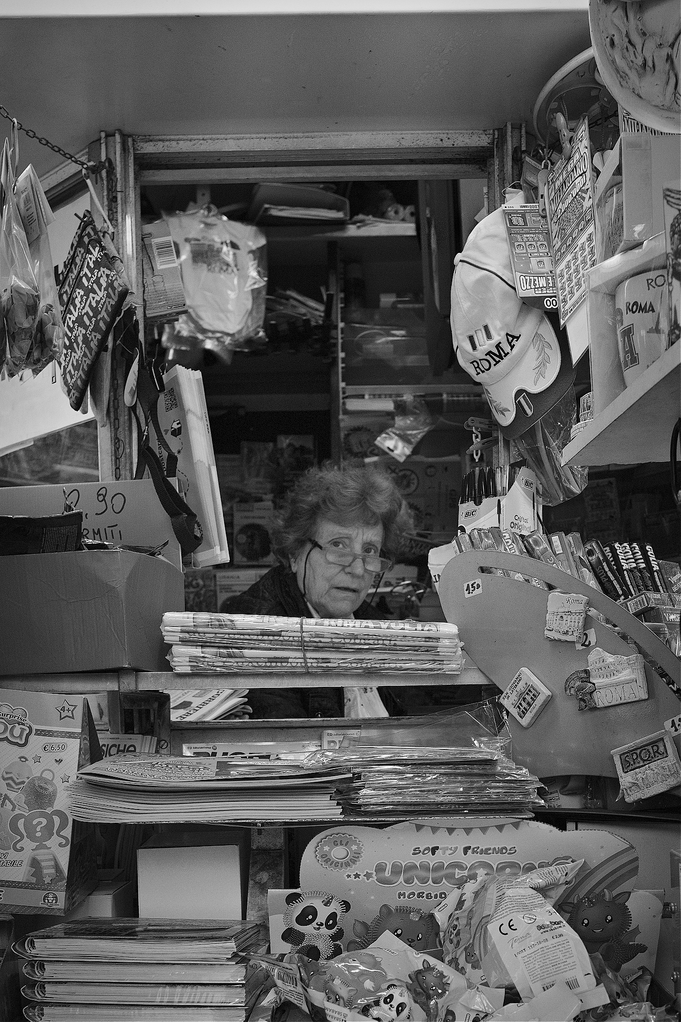 Newspaper and magazine stand, Rome