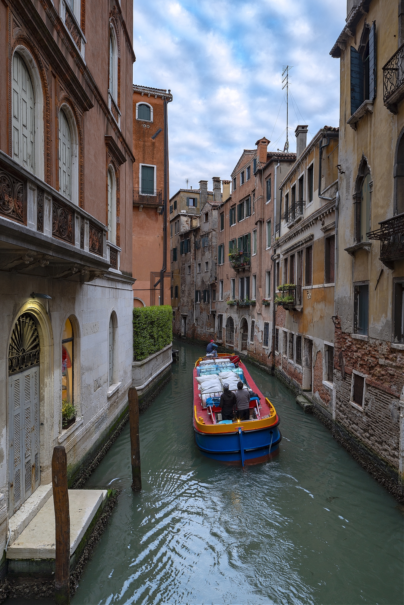 Delivering the laundry for the hotels in Venice