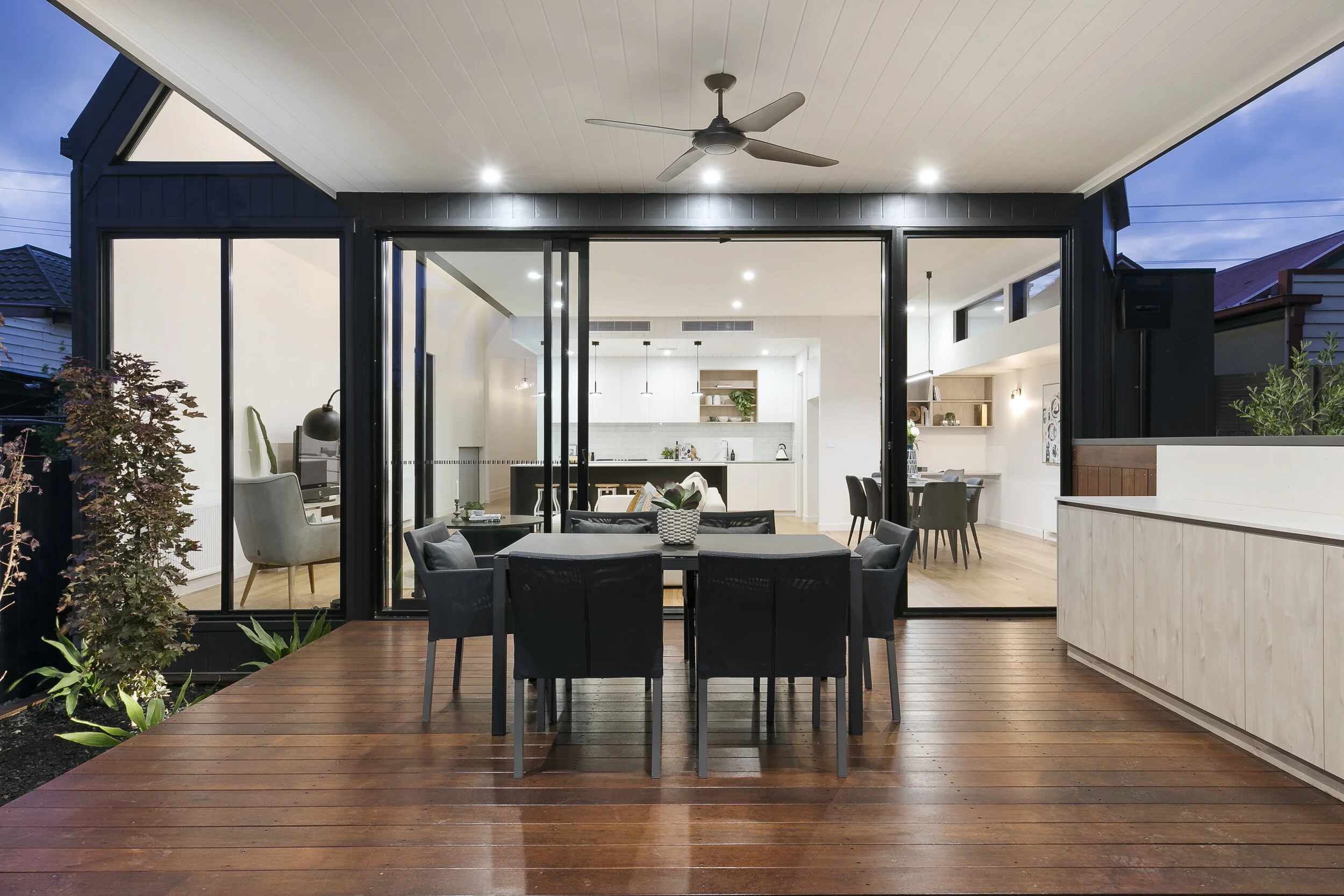02 - Web.jpg