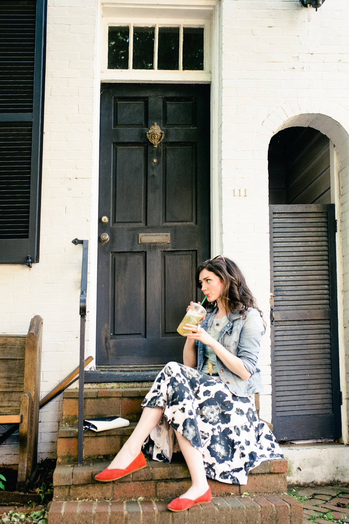 What to Wear for Your Next Brand Shoot | Nervous about what you should wear when you have professional photos taken? Use these 8 tips to look and feel your best! | Alexis the Greek