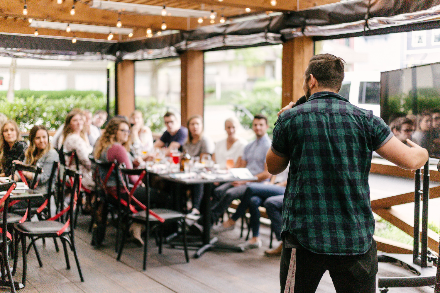 What to Do and What to Say at Networking Events—for Introverts, Extroverts, and Everyone In Between | 3 Easy Networking Tricks to Try When You're First Starting Out in Business | Alexis the Greek blog