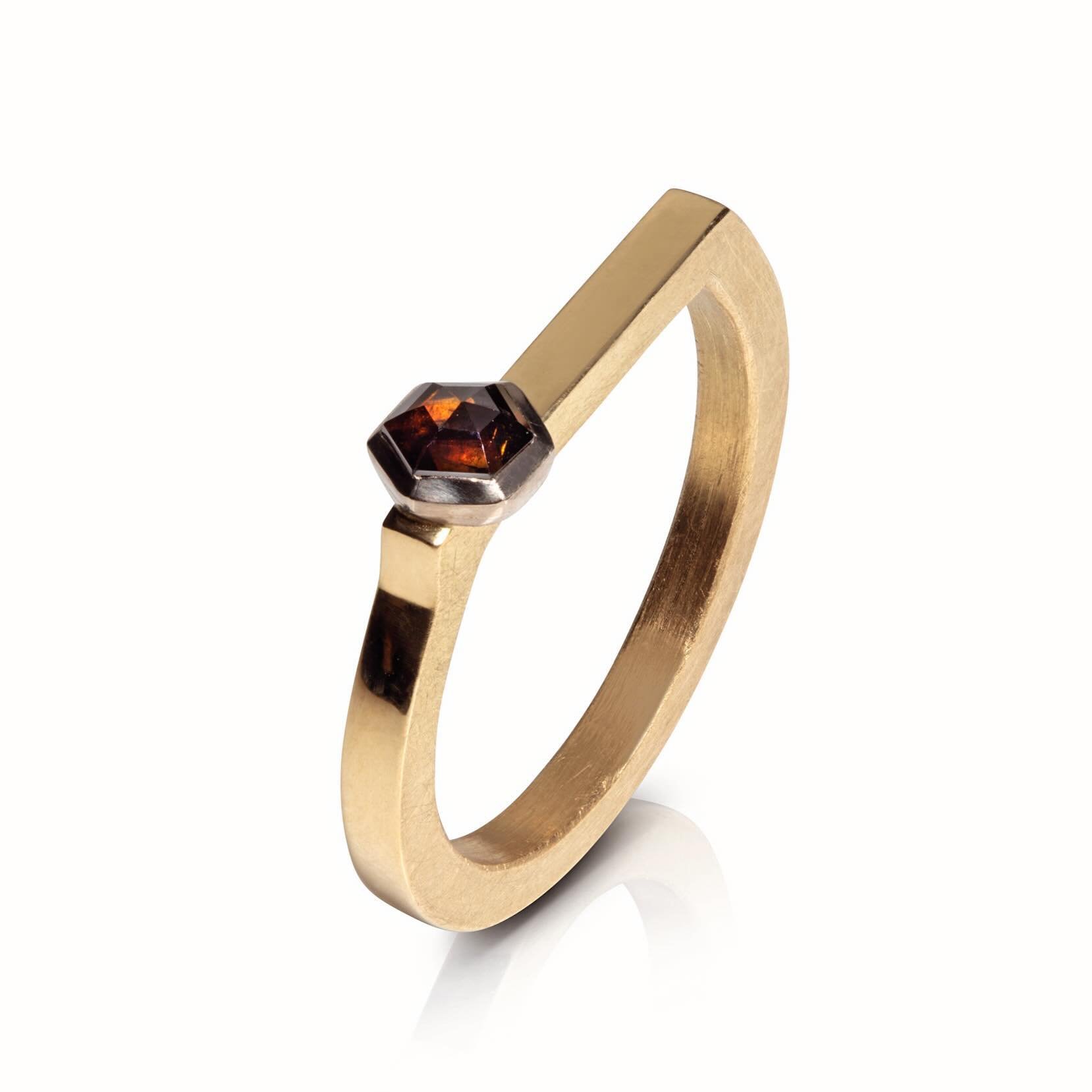 One-off Celestial ring with cognac hexagon diamond.
Now on my website. 
Come and try it on in my studio in the garden! 
.
.
.
More new work to come&hellip;
.
.
.
#hattongardenbespoke #minimalist #minimalstyle #celestial #goldrings #oneoffring #minima