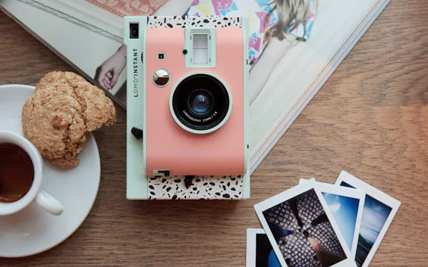 17_Titelbild_Lomography_Instant_1.jpg