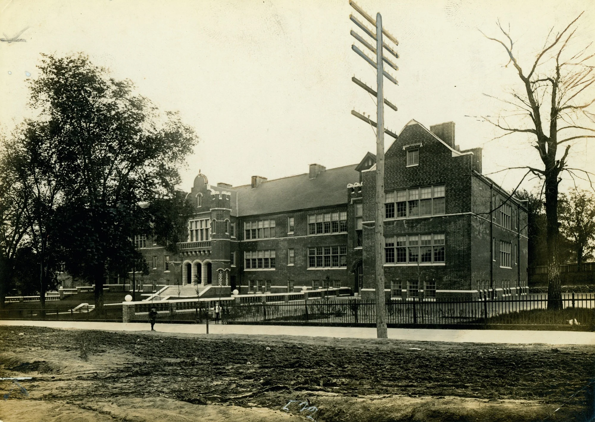 Photo Source - Missouri Historical Society (ca. 1910)