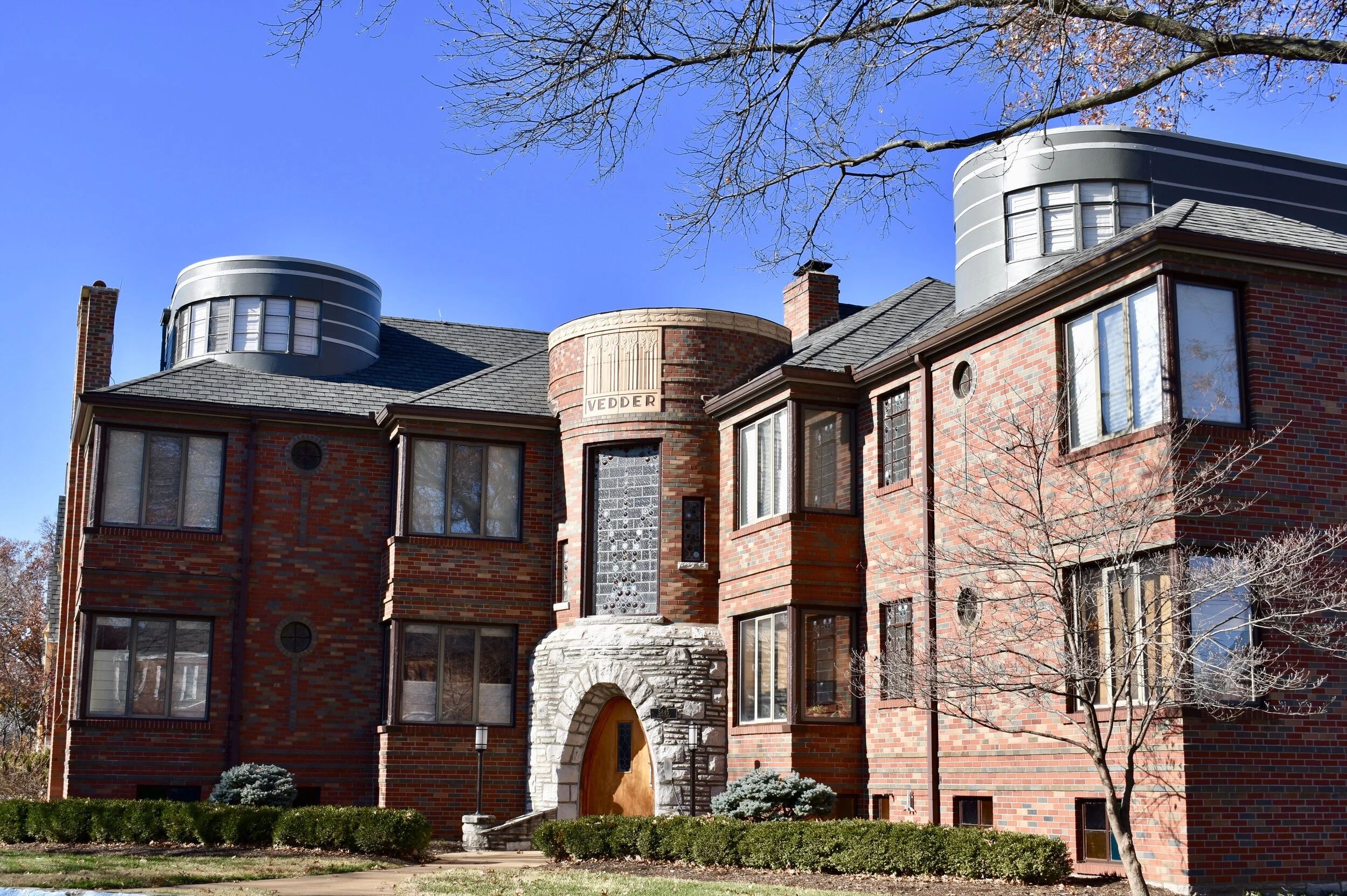 St. Louis Hills Neighborhood