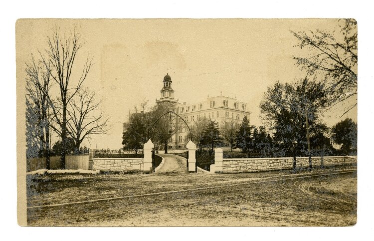 Photo Source: Missouri Historical Society - William Swekosky Collection