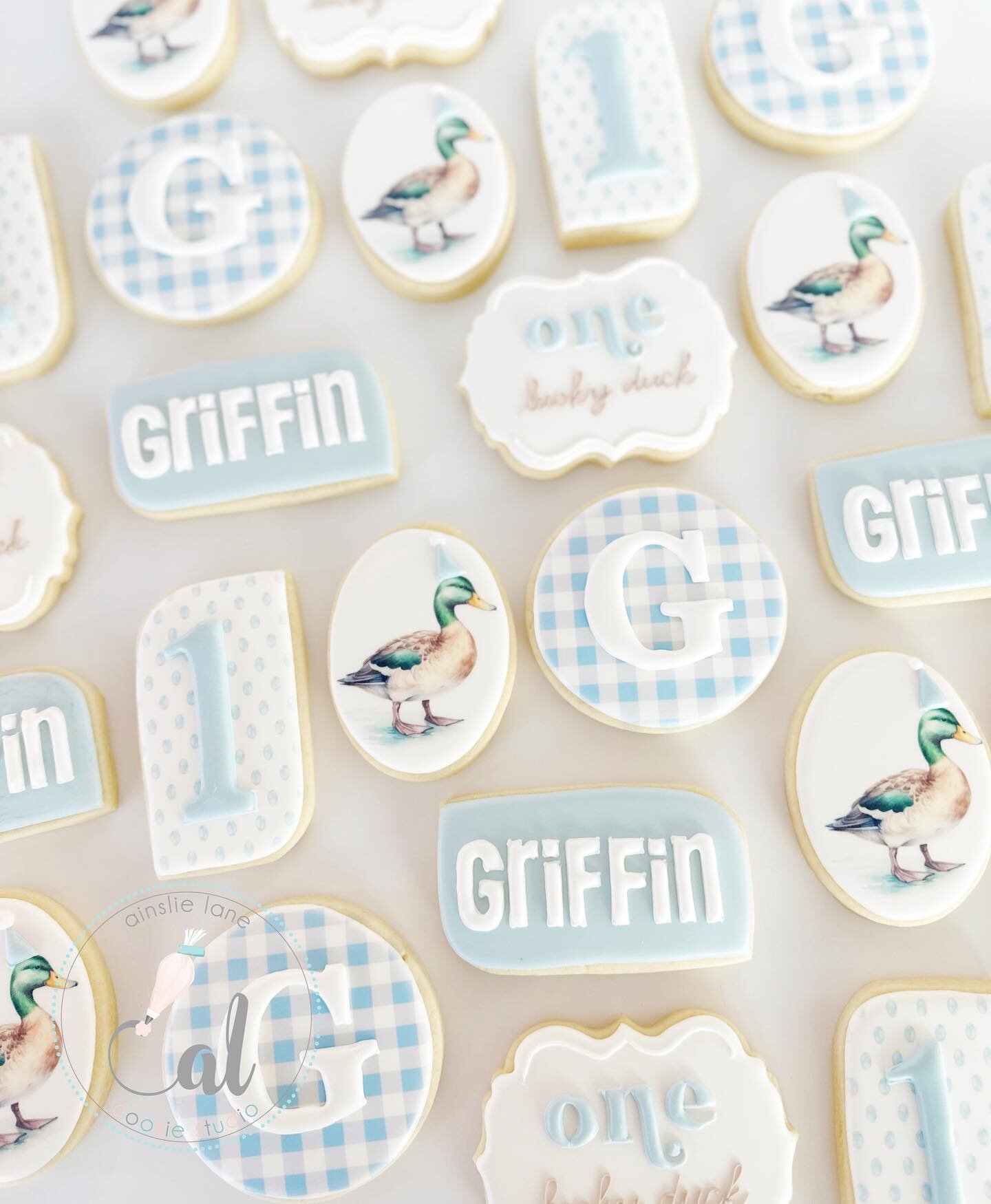 🎉🦆 Celebrating Griffin&rsquo;s First Quack-tastic Birthday with these adorable duck-themed decorated cookies! 🎂🎈 Here&rsquo;s to a year of endless smiles, laughter, and lots of quacks! 🥳🎉 
&bull;
&bull;
&bull;
&bull;
 #OneLuckyDuck #CookieCeleb