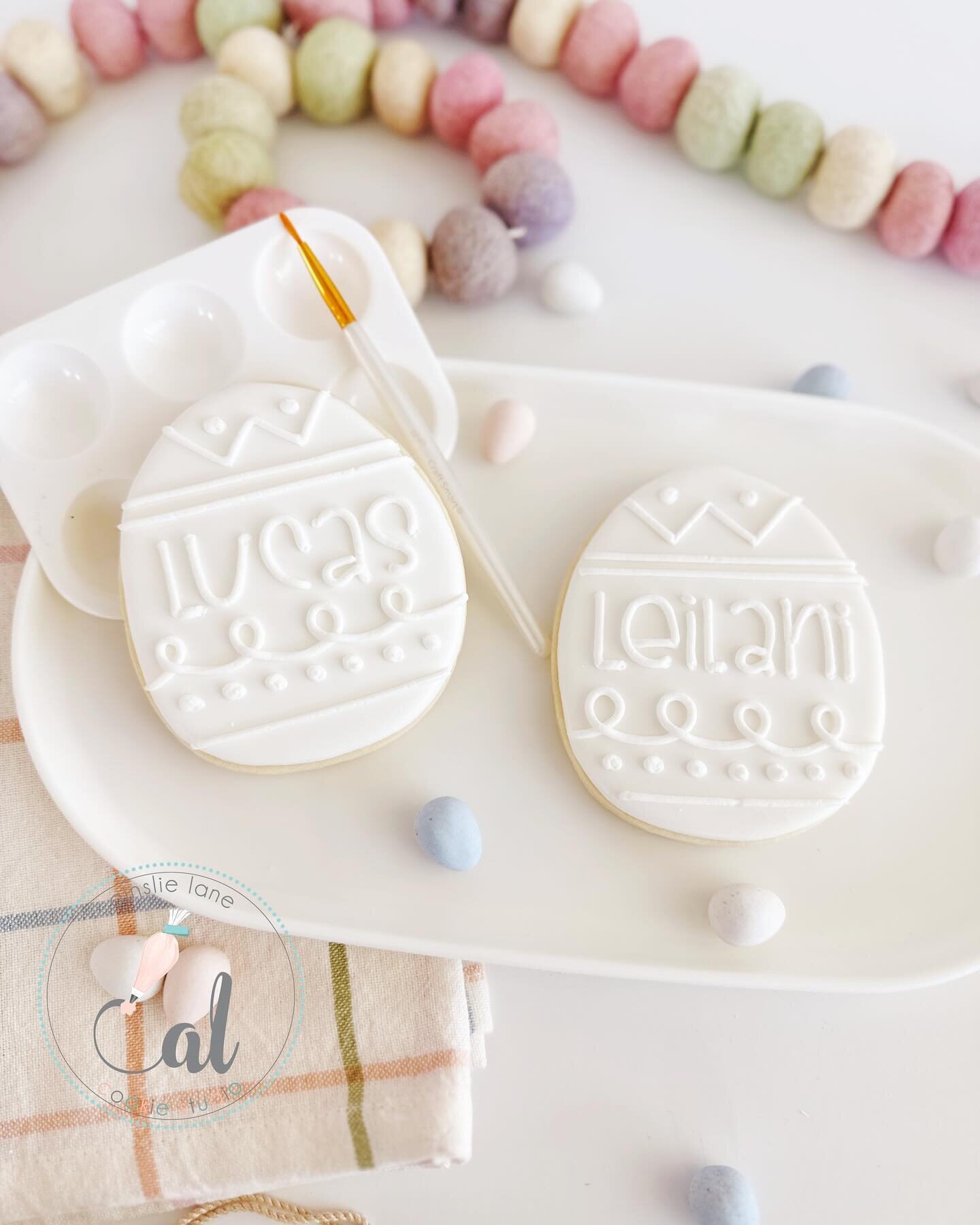 There are a few Easter 🐰 options left to order! These fun personalized paint your own cookies 🥚 come with a paint palette filled with 6 colors, a paintbrush and instruction card. Perfect for baskets or for friends and neighbors. 
&bull;
&bull;
&bul