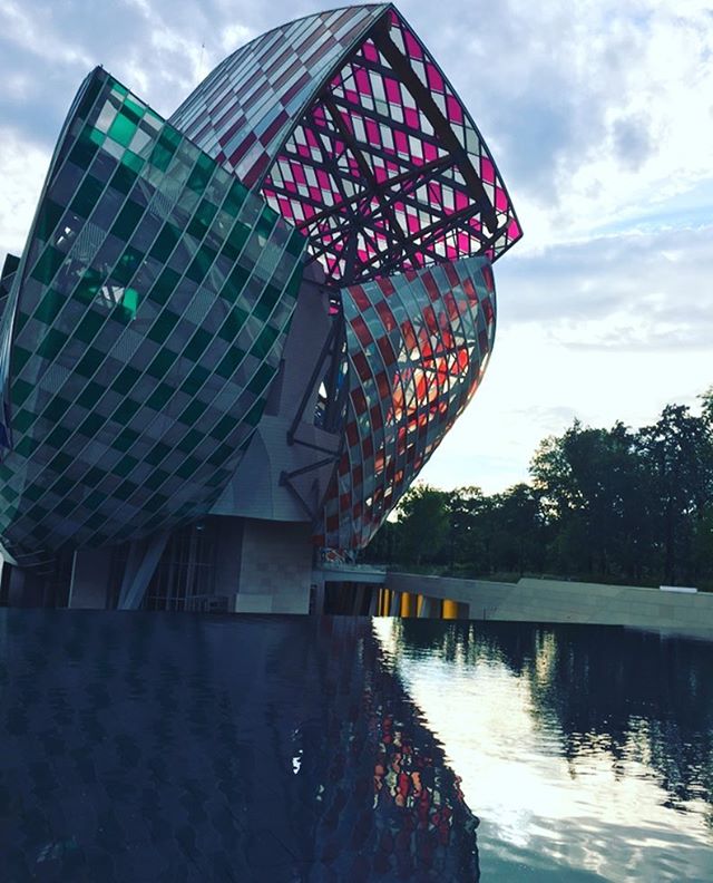 #paris#fundationlouisvuitton #boulogne #architecture #museum #structure #iphone #travelphotography #streetphoto #incredible #loveparis🇫🇷 #parisjetaime #parismycity#instagram#loves_france#love_europe#globetrotter#