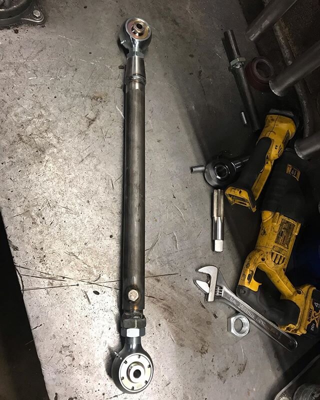 Built some adjustable mock up links for 1.25 threaded ends.  28&rdquo;-46&rdquo; .  #cgysoffroad ,