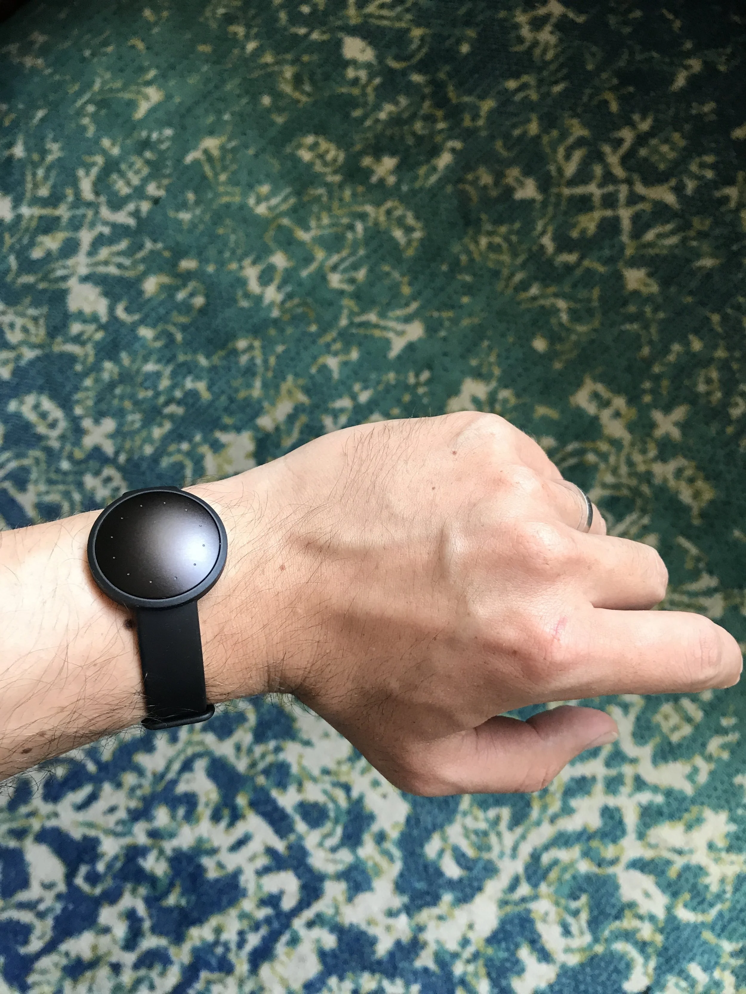Clean, sleek design on Misfit Shine 2