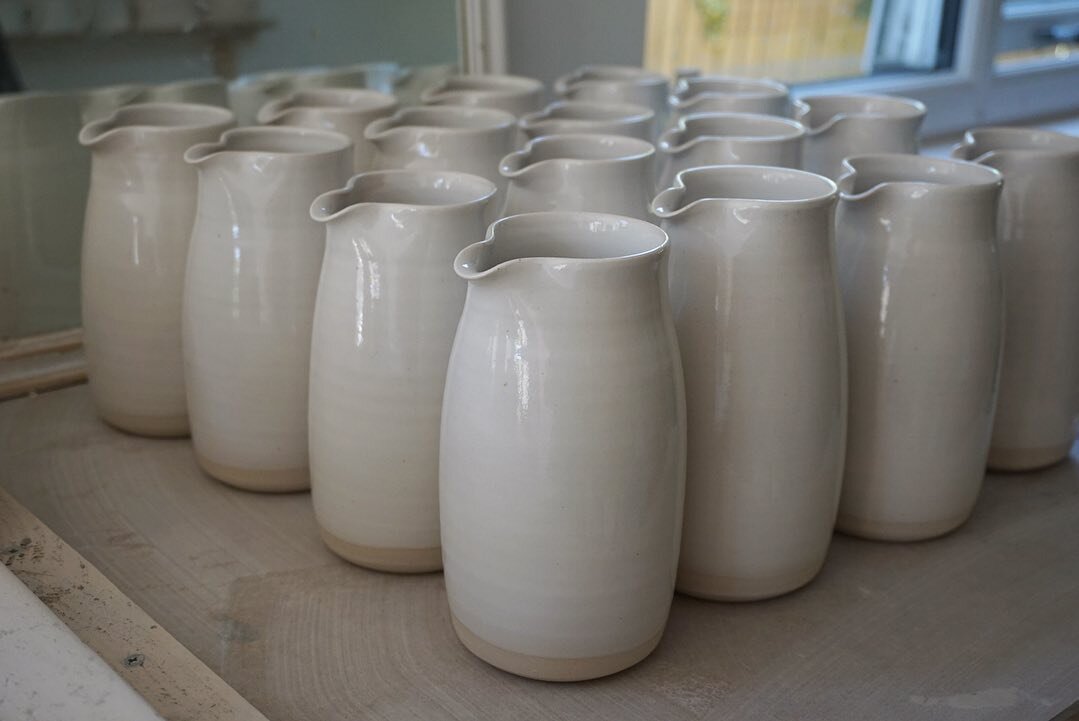 Crisp white water jugs for @sonnystores 🤍

#modernceramics #inthestudio 
#potterylife #womeninceramics #studiopottery #potterylove #rustichome #simpleandstill #craftsposure #craftsofinstagram #allthebeautifulthings #handmadeceramics #bristol 
 #pott