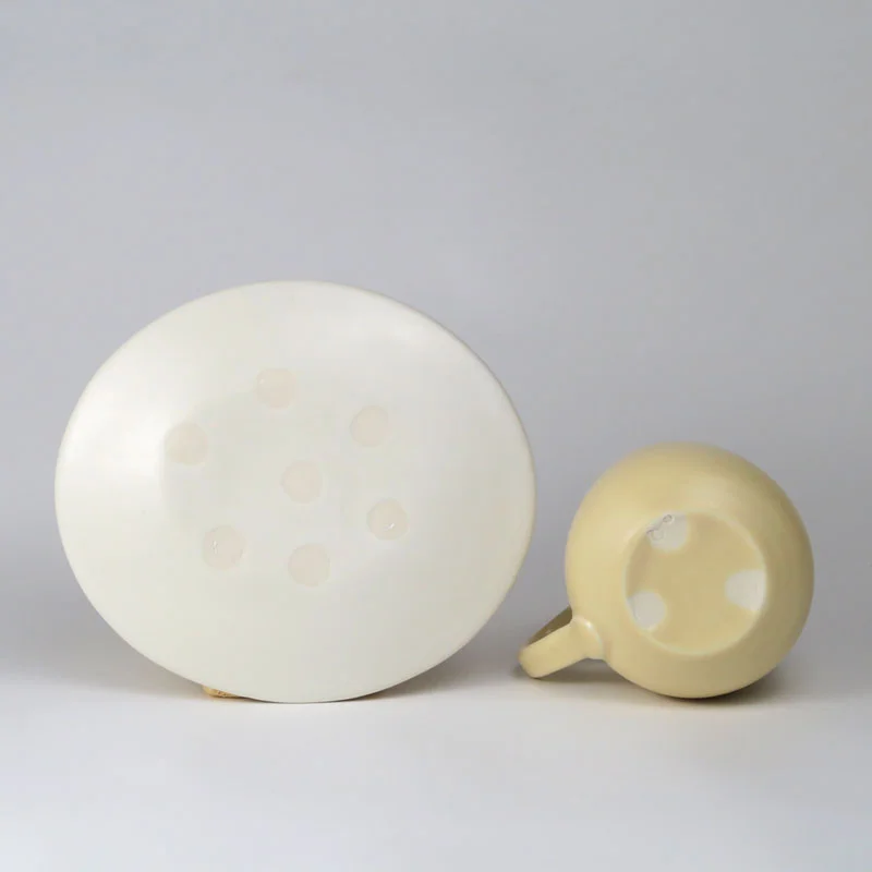 handmade-porcelain-teacup-foot.jpg