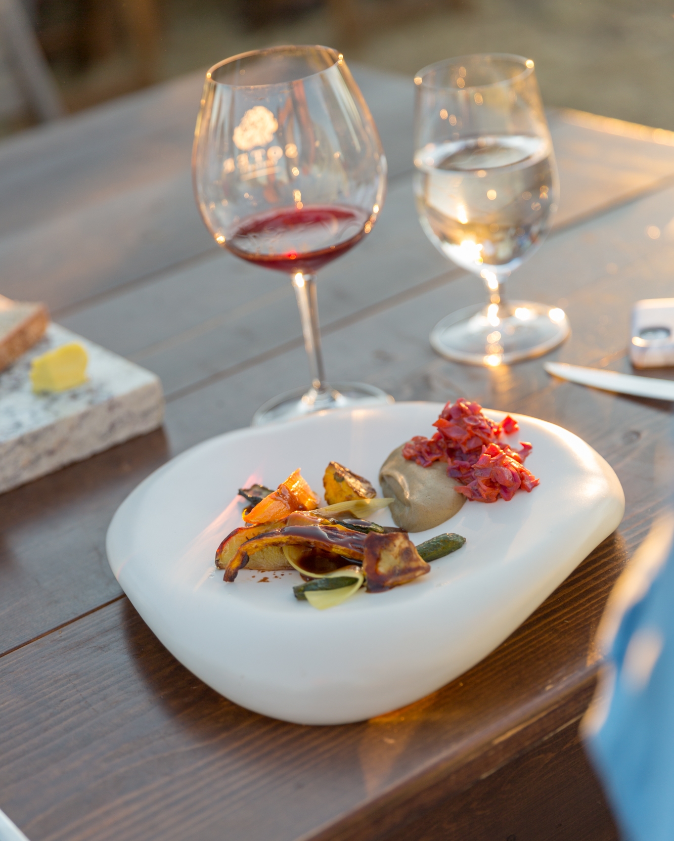 c stoll soter winery ipnc 2018 cloud plate table setting  .jpg
