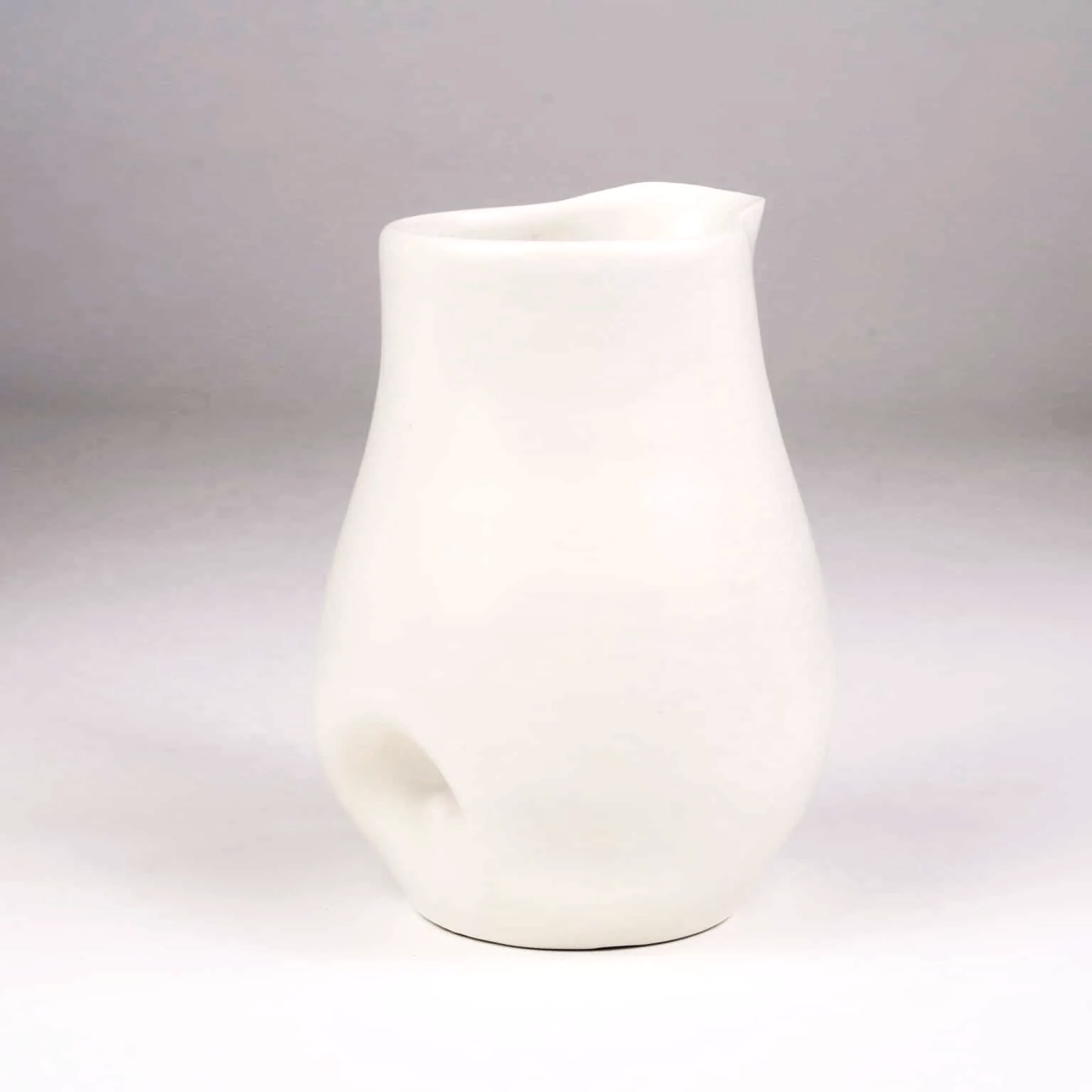 Simple_porcelain_pitcher_luscious_porcelain_1.png