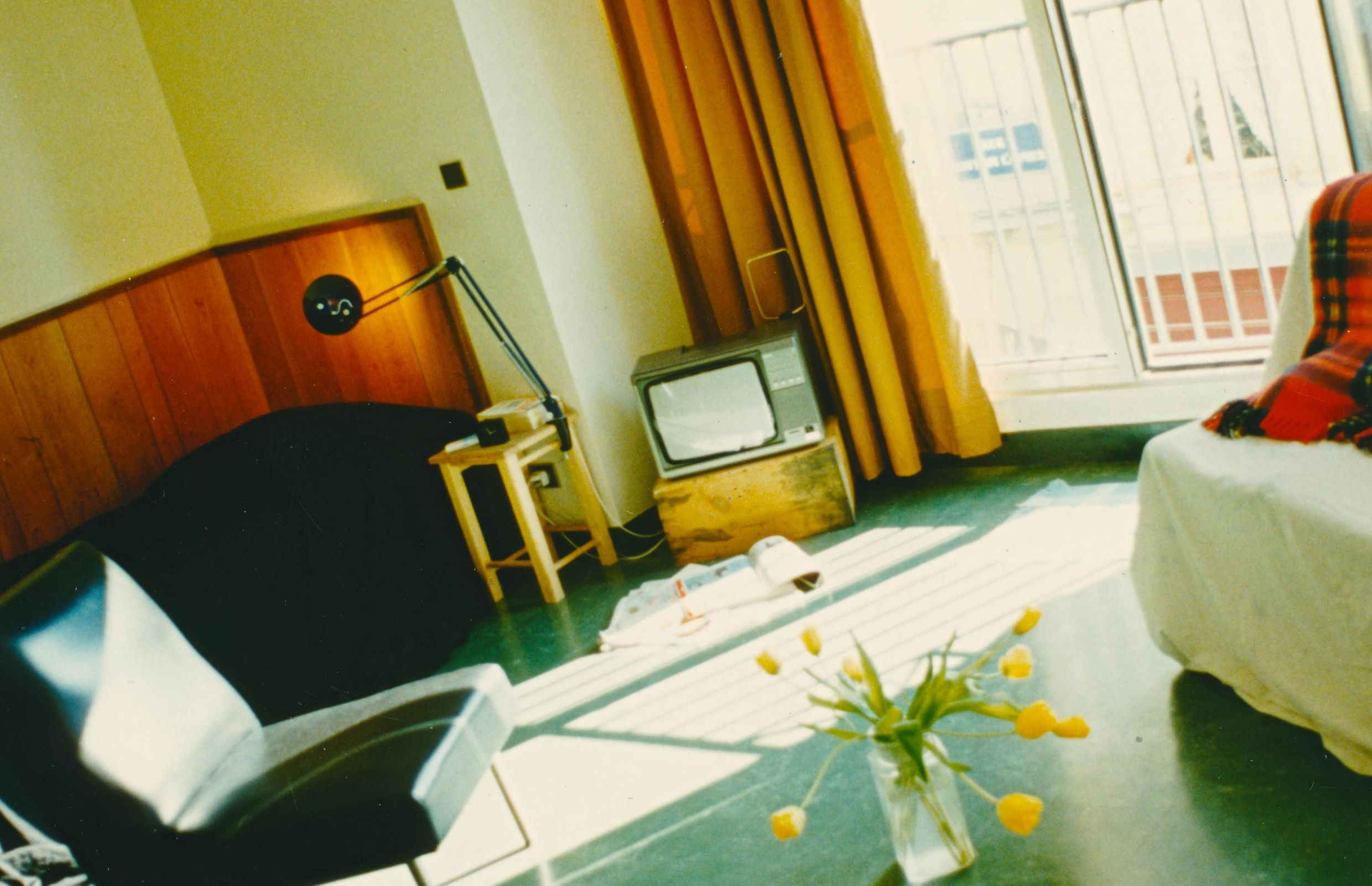 BED AND LIVING SPACE, KEESING STUDIO, PARIS, 1989