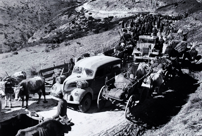 ALLIED FORCES MOVE NORTH IN GREECE , 1941 (AUSTRALIAN WAR MEMORIAL)