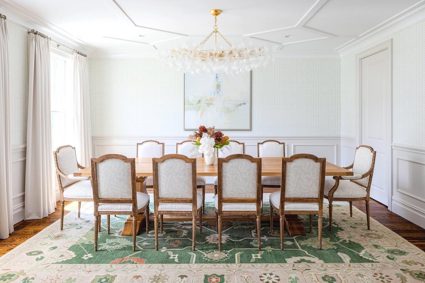 A dining room fit or a feast. Happy thanksgiving everyone! 

📸 by @kylejcaldwell 
.
.
#interiordesign #interiordesigner #homedecor #homestyling #montclairnj #scarsdale_moms #scarsdale #homerenovation #diningroom #diningroomdecor #luxeinteriors #vogu