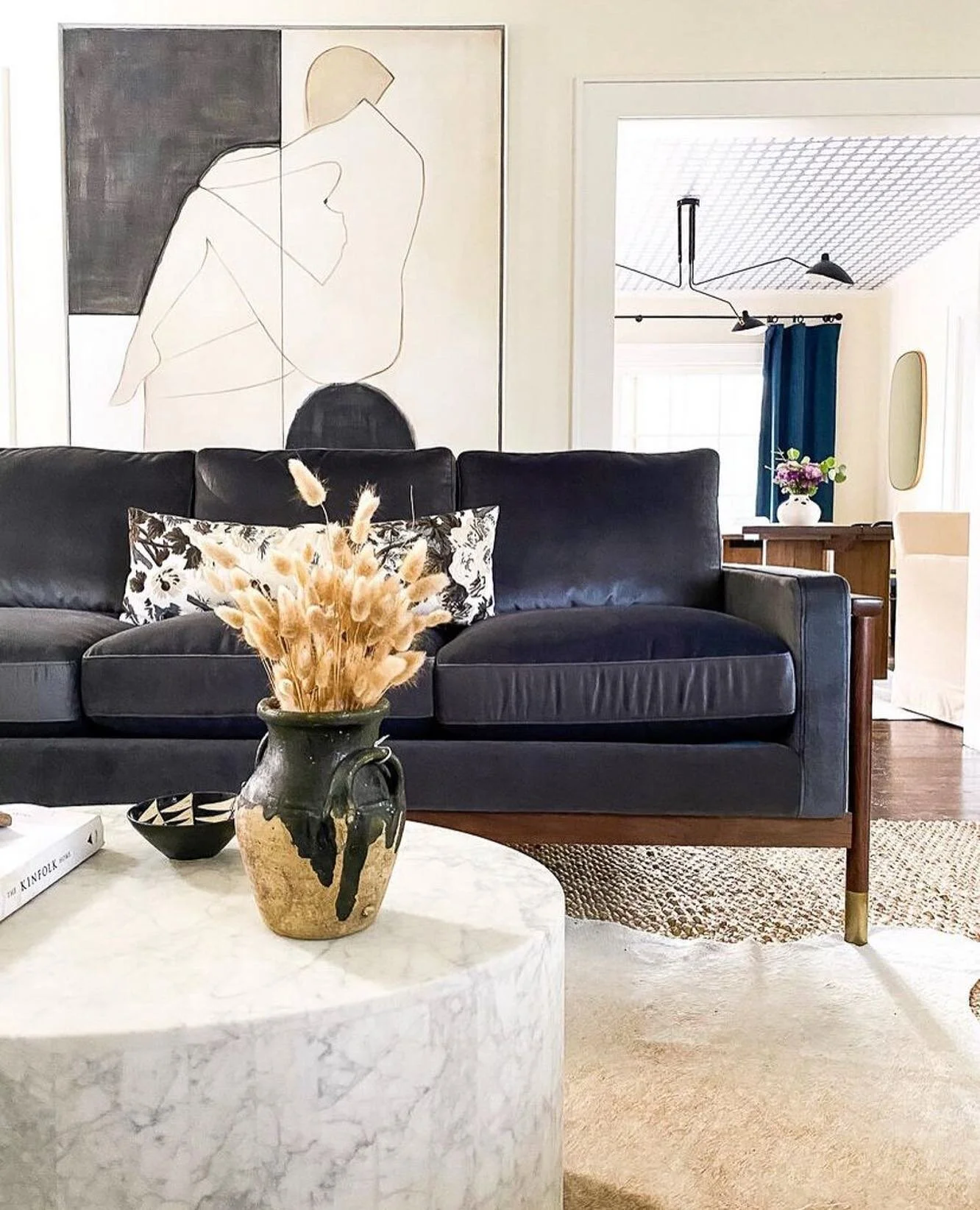 Going back home, where things are neither too beachy, modern, rustic or colorful. A well executed home is one that will outlive trends and not tire us by being timeless and subtle. 
.
.
.
#homerenovation #homedecor #sodomino #currentdesignsituation #