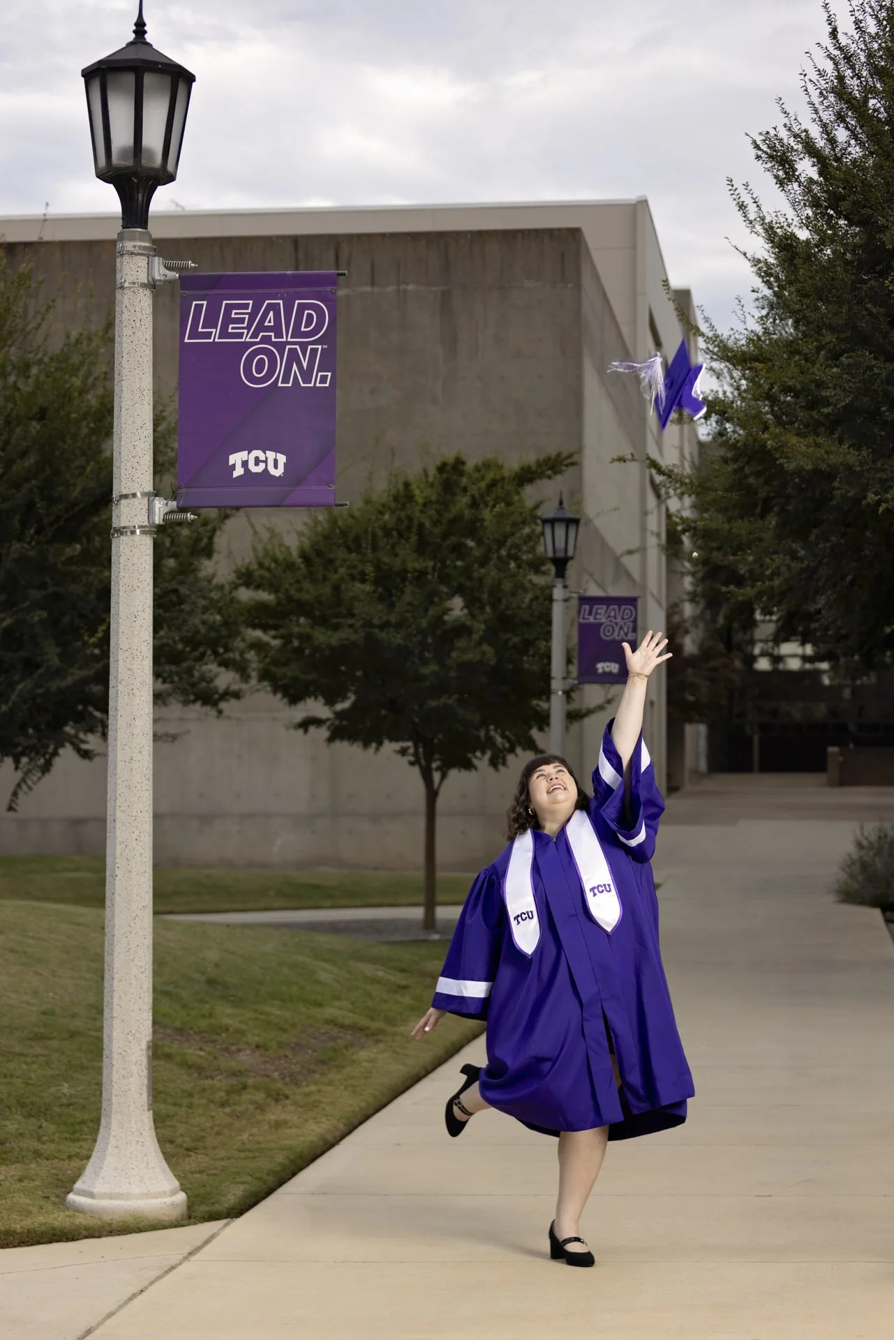 tcu-cap-toss-graduation-photos-fort-worth.jpg