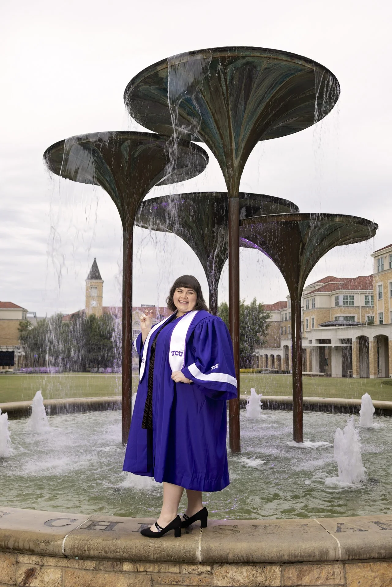 tcu-frog-fountain-graduation-portrait-fort-worth.jpg