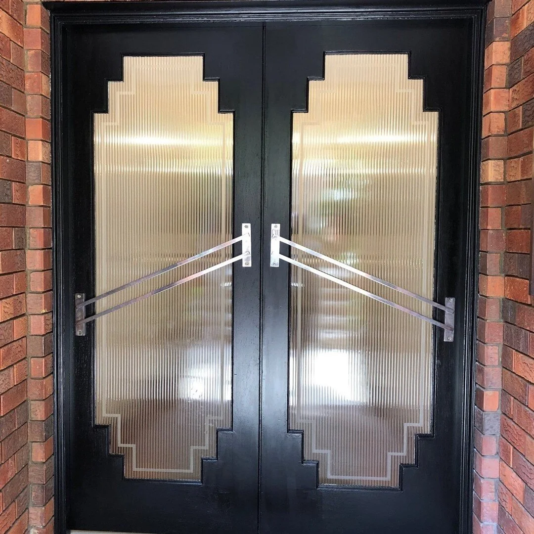 Art Deco entry
In Timber were engaged to recreate a matching door leaf after the orignal was damaged.
As part of the scope, we changed the glass to narrowline fluted glass with an acid etched pinstripe border. The glazing, coupled with the original polished chrome pull handles, really elevate the entrance to this classic art deco building.

#intimber #artdeco  #artdecosydney #woodworking #bellevuehillsydney #sydneycarpentry  #sydneycarpenter #sydneycarpentrycontractors #sydneycarpentryandbuilding #sydneyglaziers #sydneydoors  #sydneyheritage #sydneyheritagebuilding