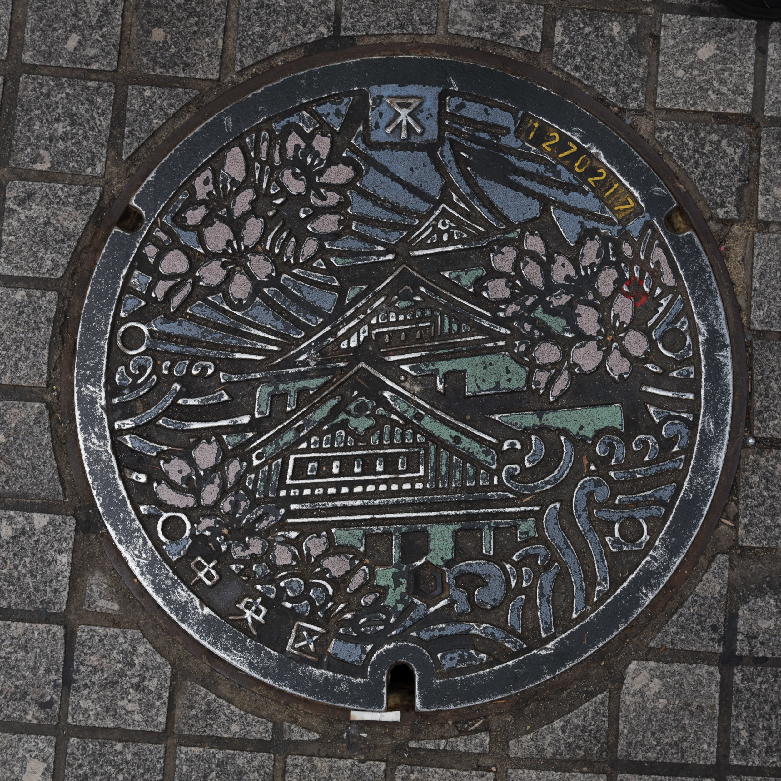 Japan_Manhole-14.jpg