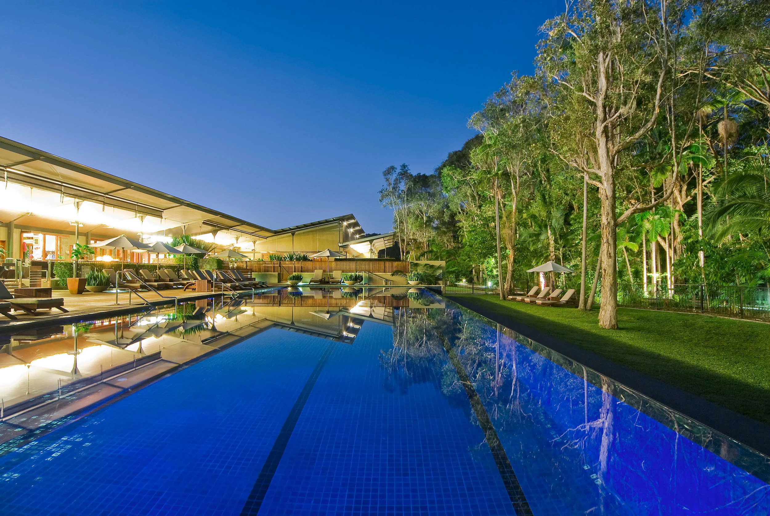Night-pool_DY06725.jpg