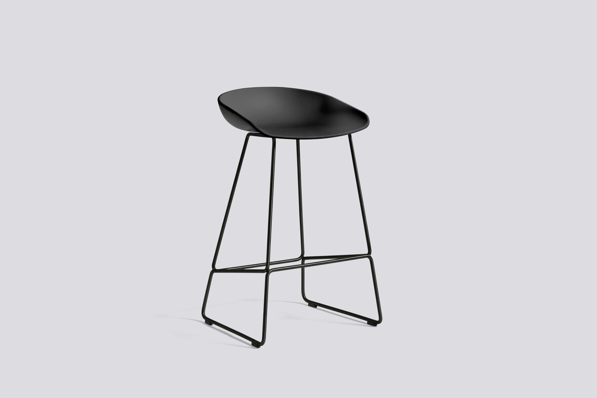 HAY About A Stool AAS38 Istuinosa muovia, metallijalat, useita eri värivaihtoehtoja I Korkeus: 65, 75 I Alk. €204