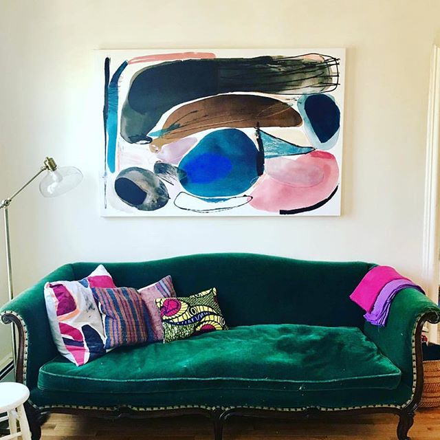 Adore the work of New York based artist Heather Chontos #abstractpainting #beauty #strongpallete #perspective #interpretation #brilliant #interiordecorating #designinspiration #designdetail #coolsofa #colour #hchontos #sohointeriors
