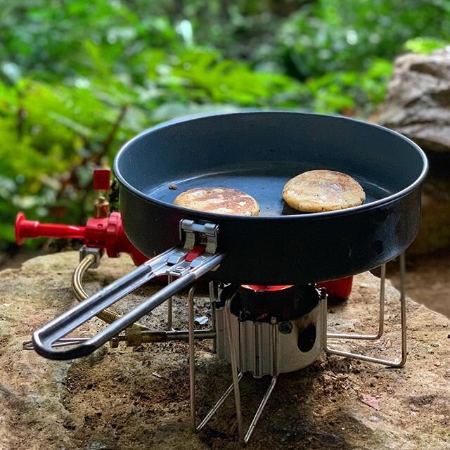 Skillet cornbread and polenta grits recipes now online with @mountainhardwear https://blog.mountainhardwear.com/plates-for-peak-baggin/