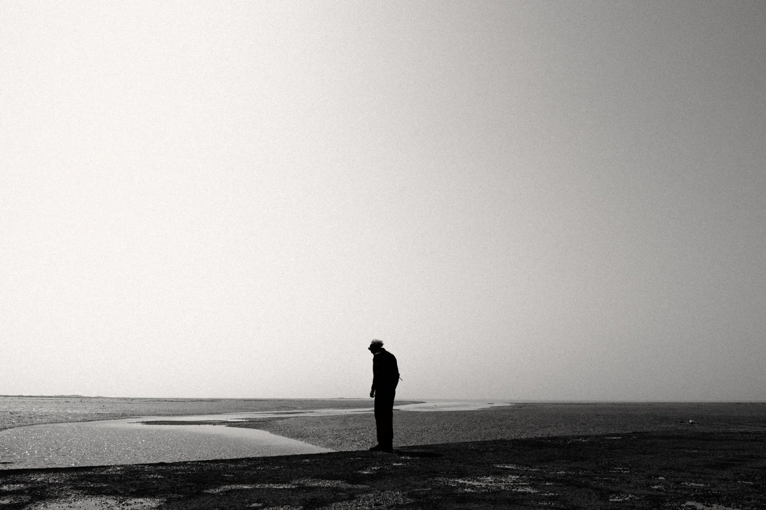Minimalist monochromatic photograph taken in Seoul