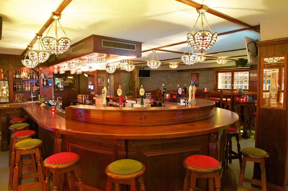 Papperla authentic Irish pub design - round-shaped wooden bar - interior design