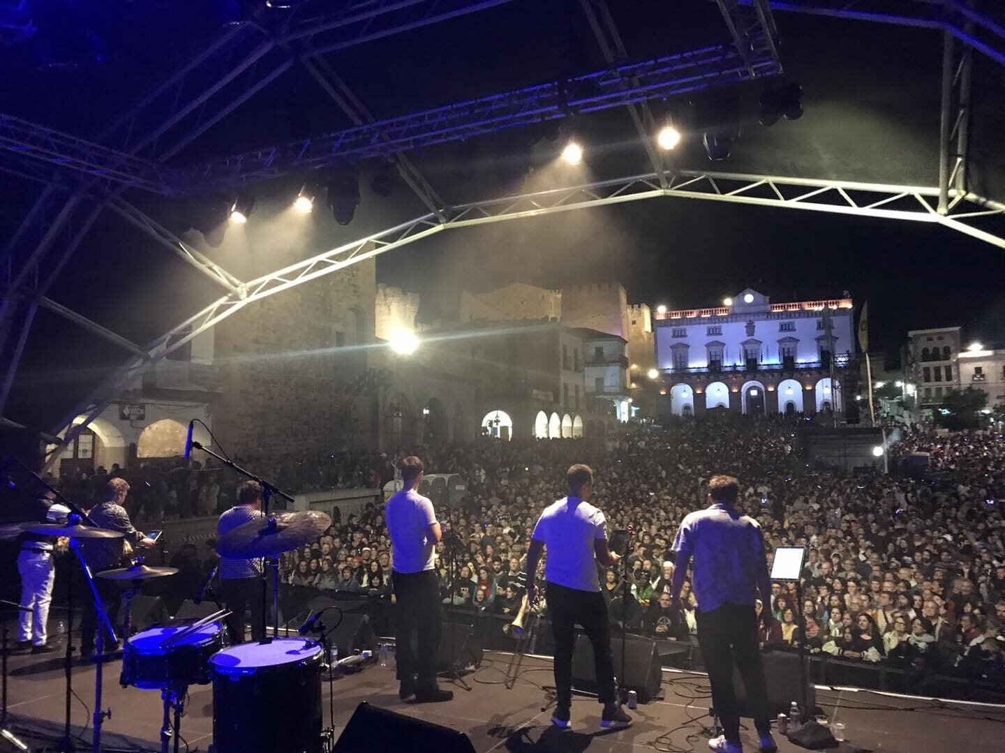 Man, what an incredible few days at WOMAD_C&aacute;ceres! Absolutely fantastic fun playing to about 30,000 ecstatic people at 1am on Saturday night, and shared a stage with some incredible musicians from all over the world. Thanks to the brilliant fo