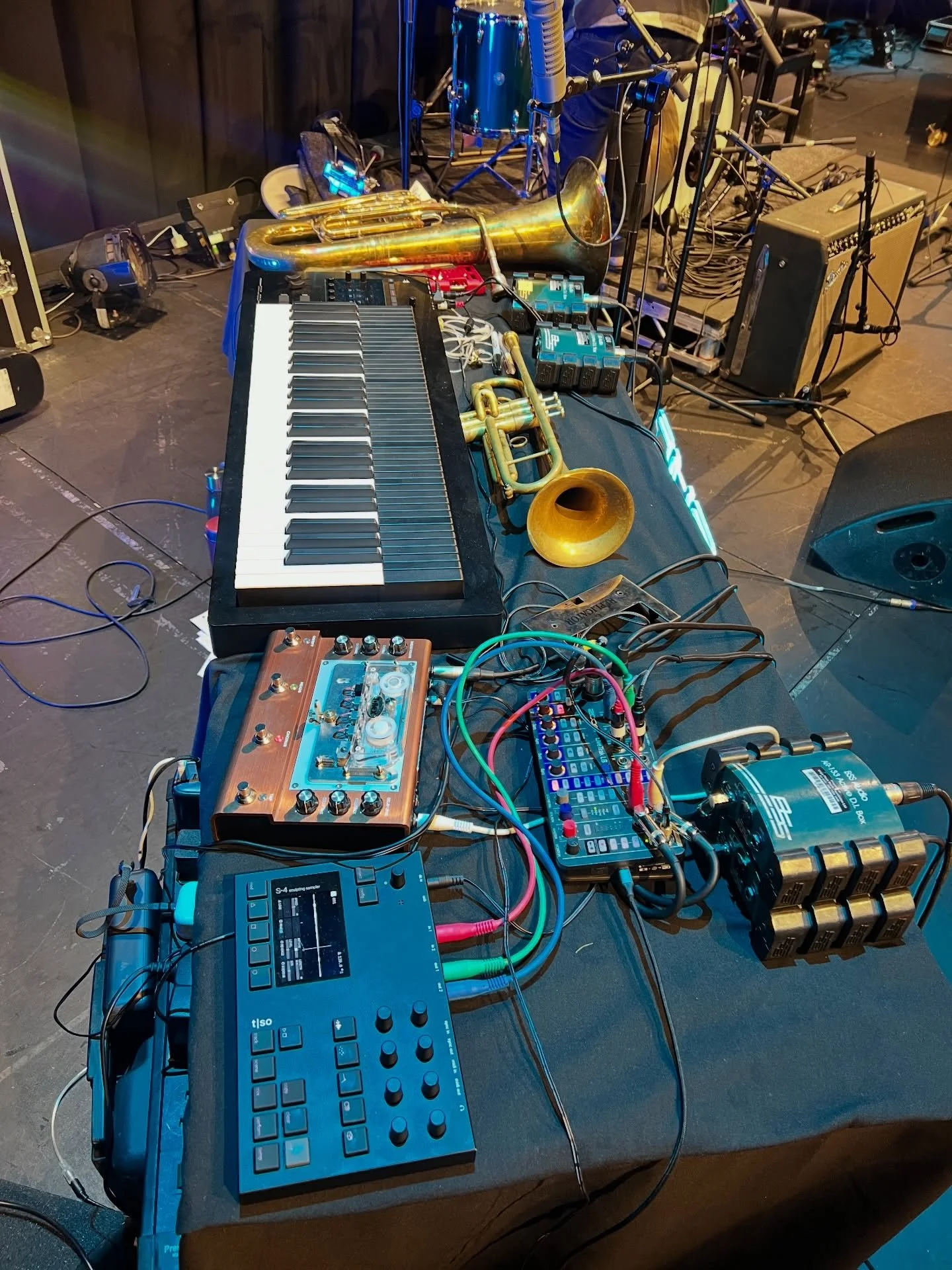 Amazing few days rehearsing then shooting/recording some great stuff for the documentary I&rsquo;ve been workin on with @thecosmicshamblesnetwork 

Played this little lot plus a bit of piano and a bit of BVs here and there. Very, very varied set of 8