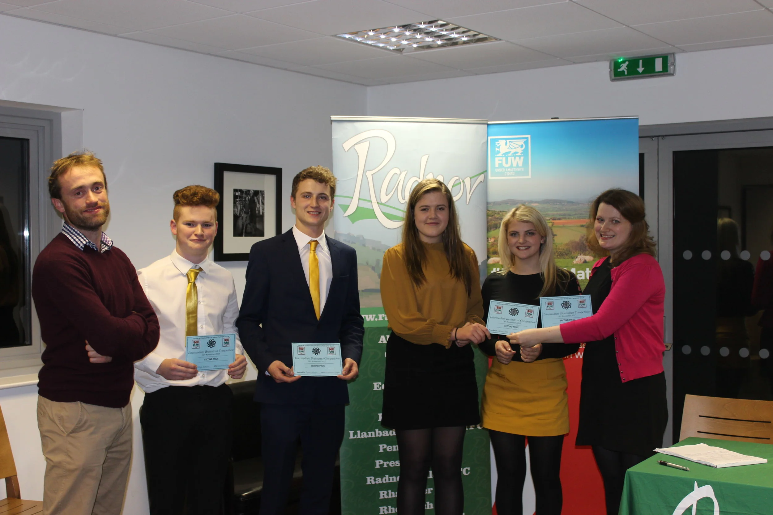 Rhys Bennett, Hywel Watson, Gemma Price & Annie Fairclough, Llanbadarn Fynydd YFC with Judges Sarah Vaughan and Gareth Davies gaining 2nd place.