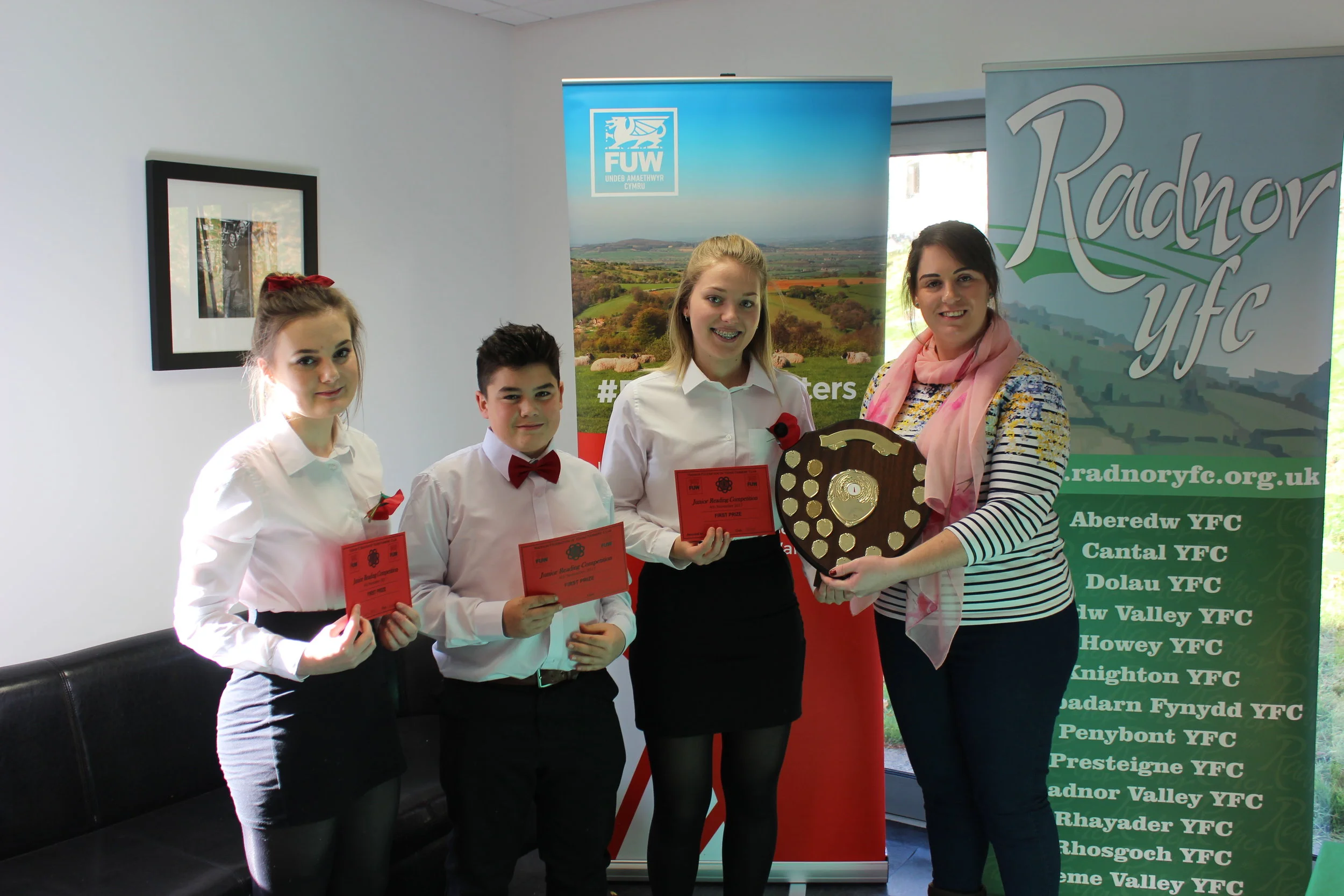 Lowri Davies, Jo Thomas & William Lewis, Cantal YFC coming first in the Junior Reading compeition with judge Emma Bayona Martinez.