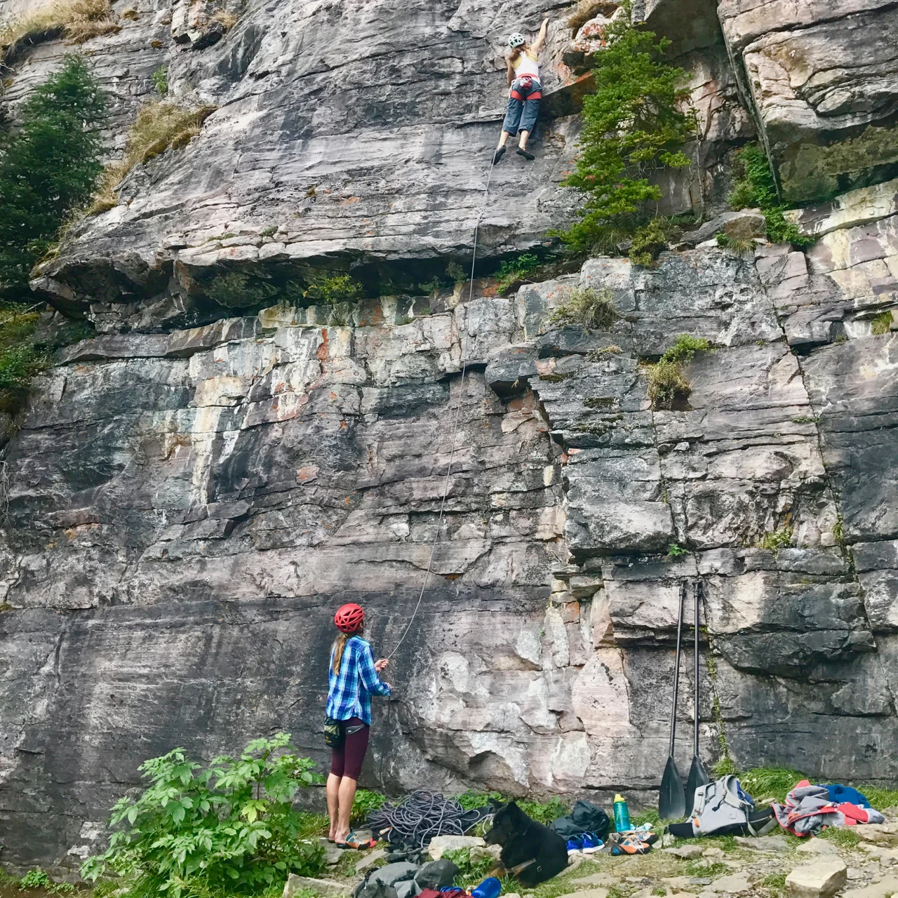 Margie, Saige and Zipper enjoying some excellent quartzite at Back of the Lake