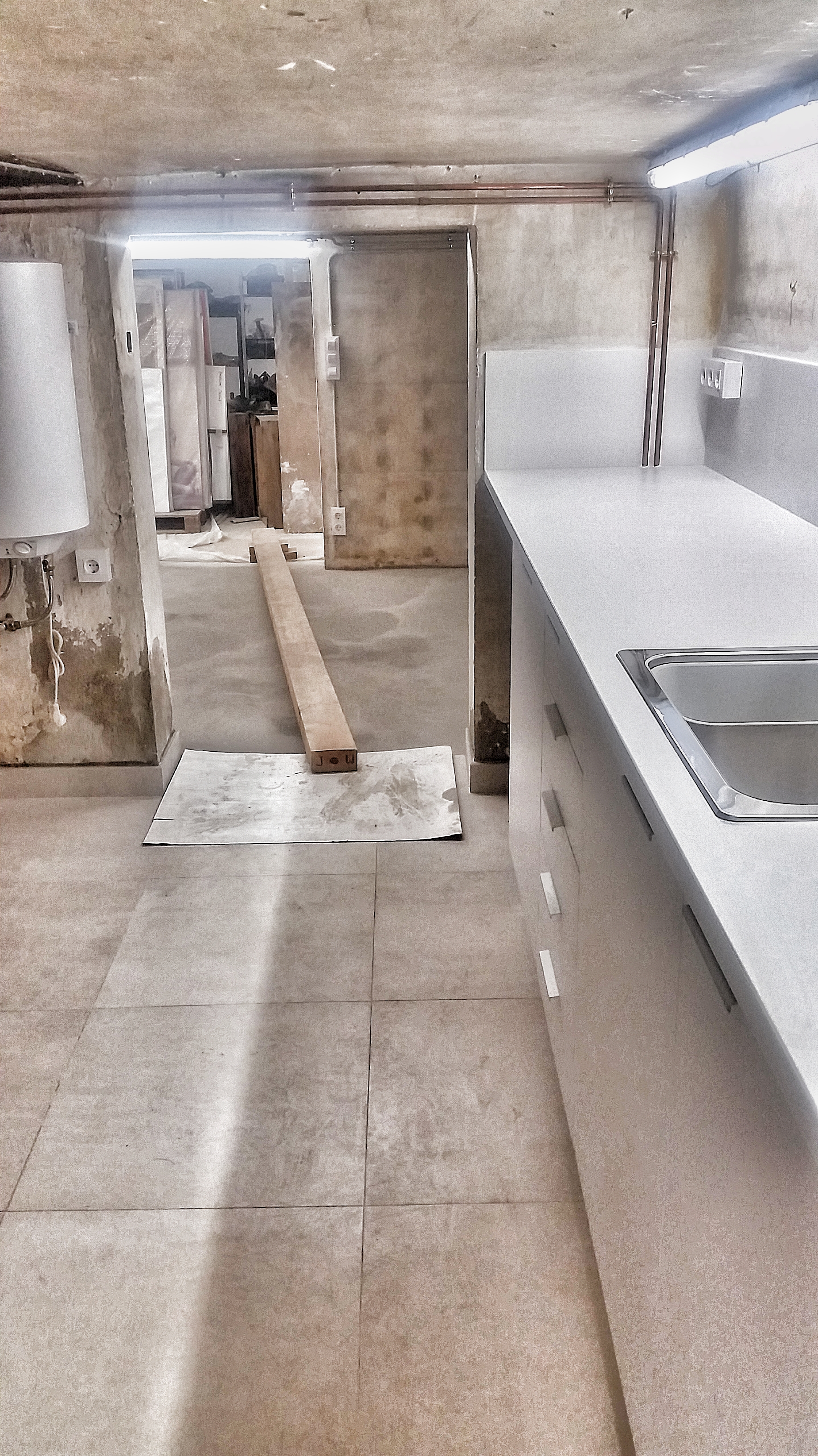 Now there are tiles and a kitchenette